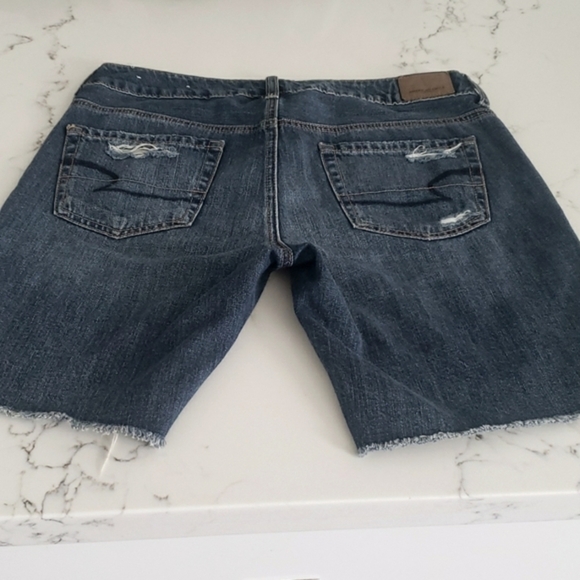 AMERICAN EAGLE Outfitters Jeans Women's Tomgirl Bermuda RIPPED‎ Shorts Size 4 - Picture 4 of 4